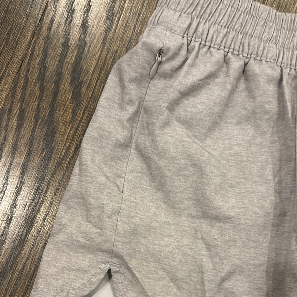 Gap Teen 2 pocket lined Gray Shorts (size XL) - Picture 2 of 4